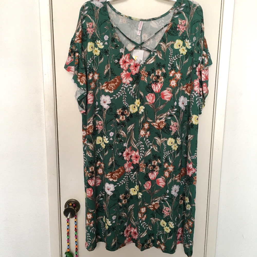 *Host Pick* Xhilaration Shift Dress Green Floral - Picture 2 of 8